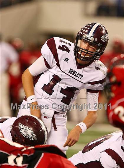 Thumbnail 1 in Horn vs. Rowlett (5A Region 2 Division 2 Area Playoff ) photogallery.