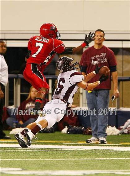 Thumbnail 1 in Horn vs. Rowlett (5A Region 2 Division 2 Area Playoff ) photogallery.