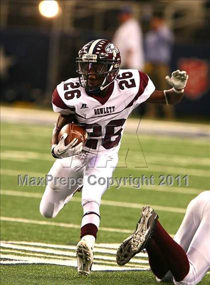 Thumbnail 1 in Horn vs. Rowlett (5A Region 2 Division 2 Area Playoff ) photogallery.