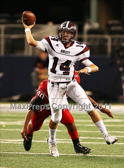 Thumbnail 3 in Horn vs. Rowlett (5A Region 2 Division 2 Area Playoff ) photogallery.