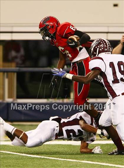 Thumbnail 2 in Horn vs. Rowlett (5A Region 2 Division 2 Area Playoff ) photogallery.
