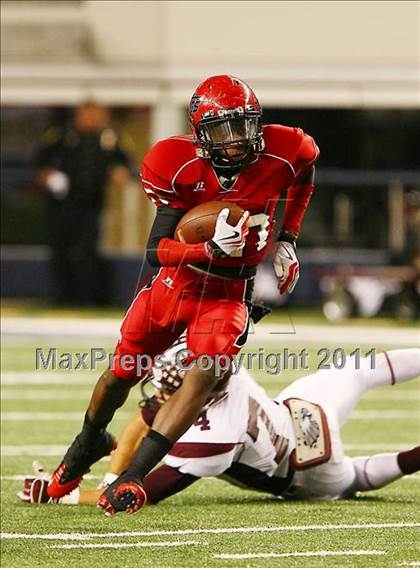 Thumbnail 2 in Horn vs. Rowlett (5A Region 2 Division 2 Area Playoff ) photogallery.