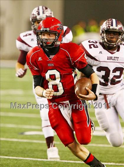 Thumbnail 3 in Horn vs. Rowlett (5A Region 2 Division 2 Area Playoff ) photogallery.