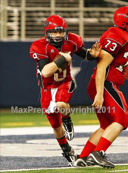 Thumbnail 1 in Horn vs. Rowlett (5A Region 2 Division 2 Area Playoff ) photogallery.