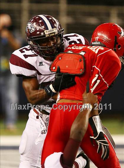 Thumbnail 3 in Horn vs. Rowlett (5A Region 2 Division 2 Area Playoff ) photogallery.