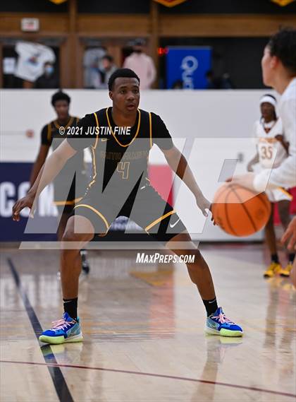 Thumbnail 1 in Hillcrest vs. Oak Cliff Faith Family Academy (Torrey Pines Holiday Classic) photogallery.