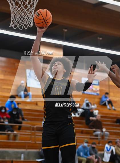 Thumbnail 2 in Hillcrest vs. Oak Cliff Faith Family Academy (Torrey Pines Holiday Classic) photogallery.