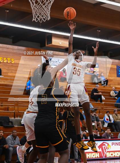 Thumbnail 2 in Hillcrest vs. Oak Cliff Faith Family Academy (Torrey Pines Holiday Classic) photogallery.