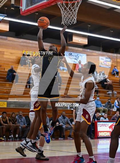 Thumbnail 1 in Hillcrest vs. Oak Cliff Faith Family Academy (Torrey Pines Holiday Classic) photogallery.