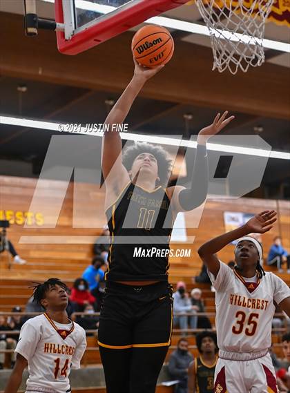 Thumbnail 1 in Hillcrest vs. Oak Cliff Faith Family Academy (Torrey Pines Holiday Classic) photogallery.
