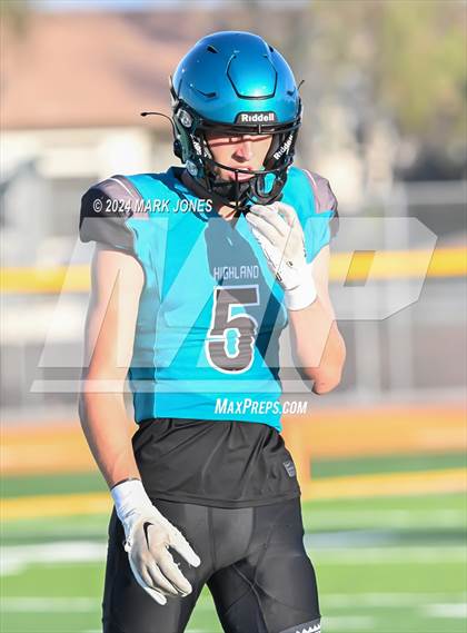 Thumbnail 2 in Red Mountain vs. Highland (Scrimmage at Mountain Pointe) photogallery.