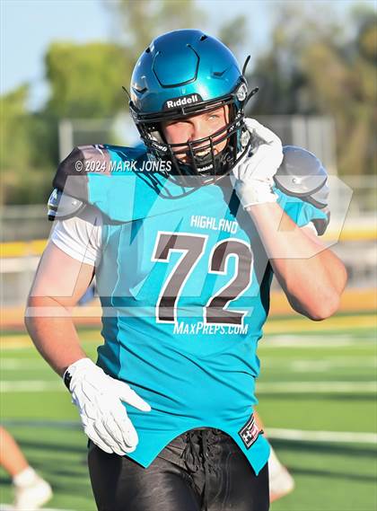 Thumbnail 2 in Red Mountain vs. Highland (Scrimmage at Mountain Pointe) photogallery.