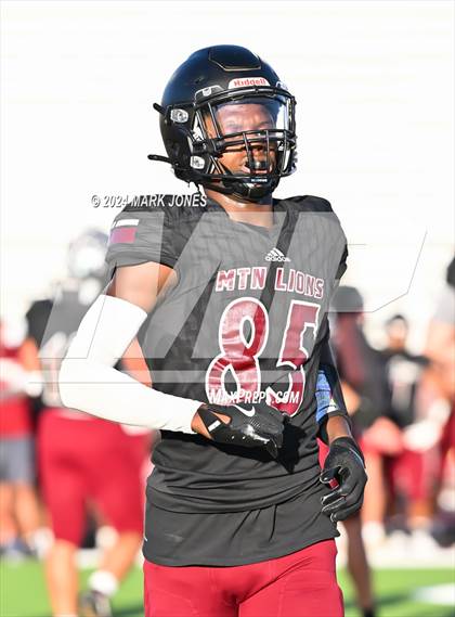 Thumbnail 3 in Red Mountain vs. Highland (Scrimmage at Mountain Pointe) photogallery.