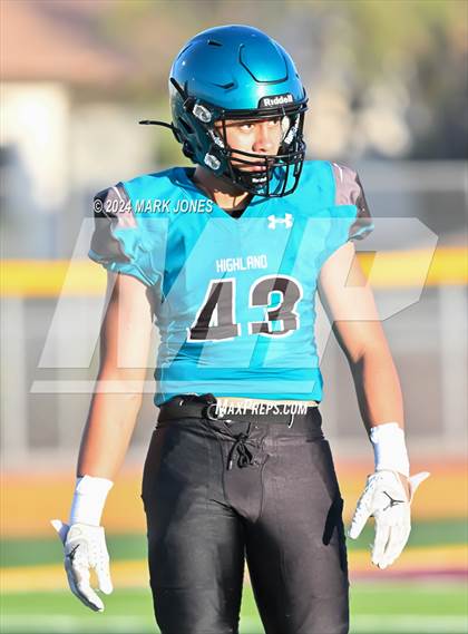 Thumbnail 3 in Red Mountain vs. Highland (Scrimmage at Mountain Pointe) photogallery.
