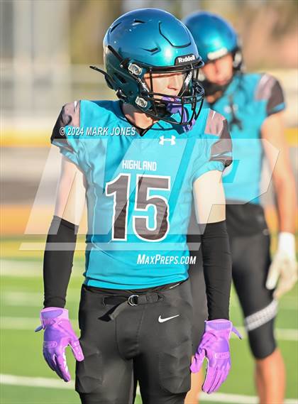 Thumbnail 2 in Red Mountain vs. Highland (Scrimmage at Mountain Pointe) photogallery.