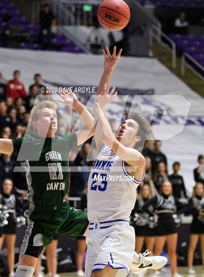 Thumbnail 3 in Green Canyon vs. Dixie (UHSAA 4A Quarterfinal) photogallery.