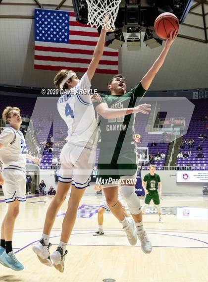Thumbnail 2 in Green Canyon vs. Dixie (UHSAA 4A Quarterfinal) photogallery.