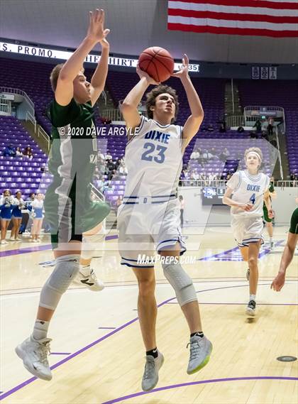 Thumbnail 2 in Green Canyon vs. Dixie (UHSAA 4A Quarterfinal) photogallery.