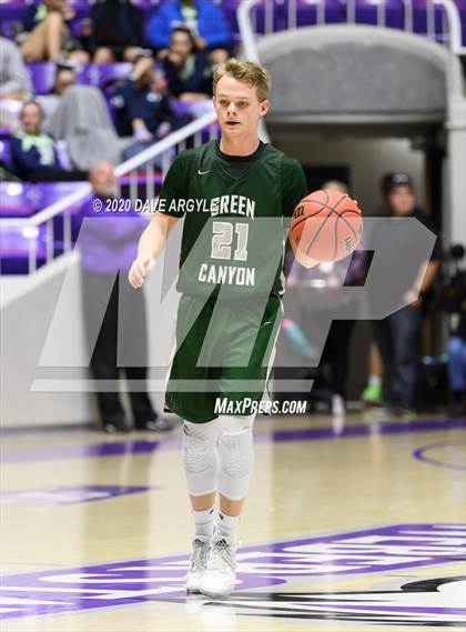 Thumbnail 2 in Green Canyon vs. Dixie (UHSAA 4A Quarterfinal) photogallery.