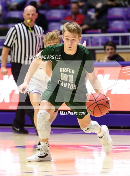 Thumbnail 2 in Green Canyon vs. Dixie (UHSAA 4A Quarterfinal) photogallery.