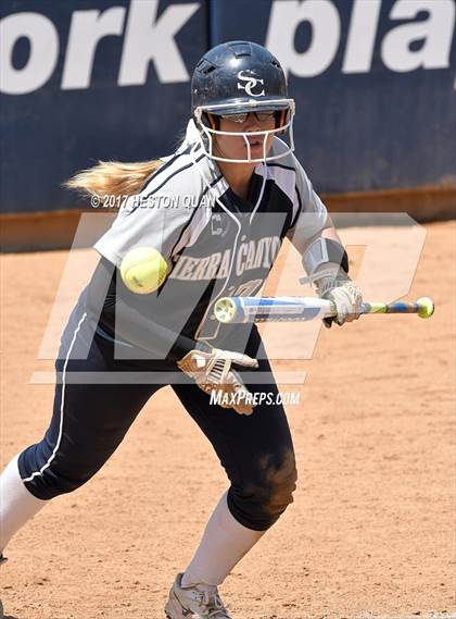 Thumbnail 1 in St. Anthony vs. Sierra Canyon (CIF SS D6 Final) photogallery.