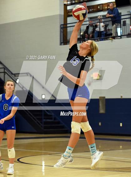 Thumbnail 3 in Soddy Daisy vs. Livingston Academy photogallery.