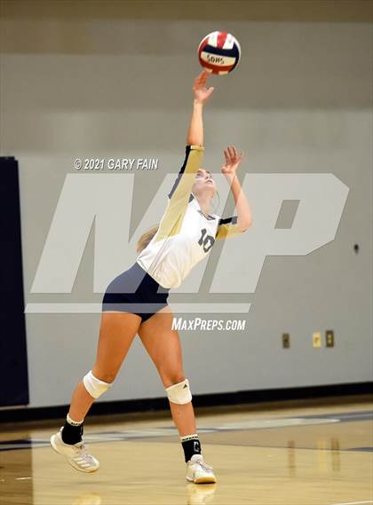 Thumbnail 3 in Soddy Daisy vs. Livingston Academy photogallery.