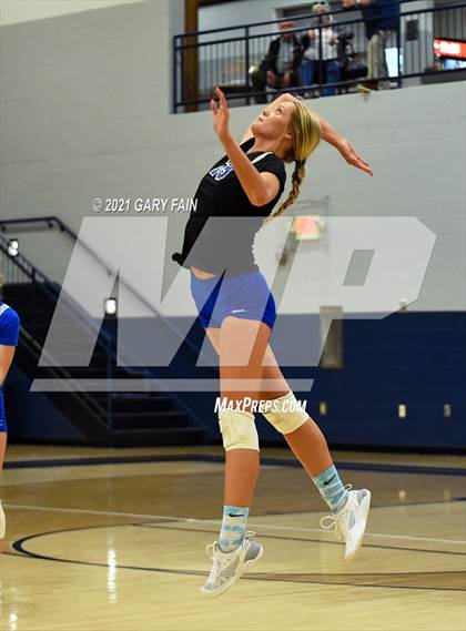 Thumbnail 2 in Soddy Daisy vs. Livingston Academy photogallery.