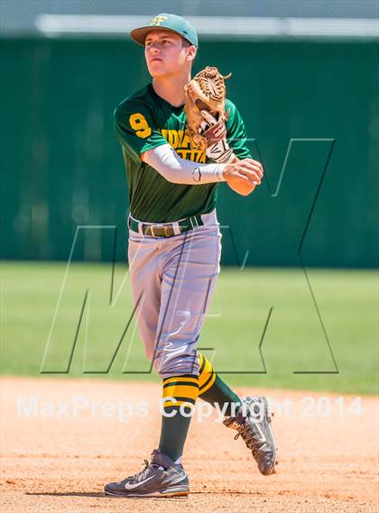 Thumbnail 3 in Santa Fe vs. Friendswood (UIL Region 3 Quarterfinal) photogallery.