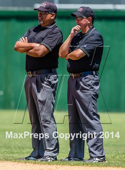 Thumbnail 3 in Santa Fe vs. Friendswood (UIL Region 3 Quarterfinal) photogallery.