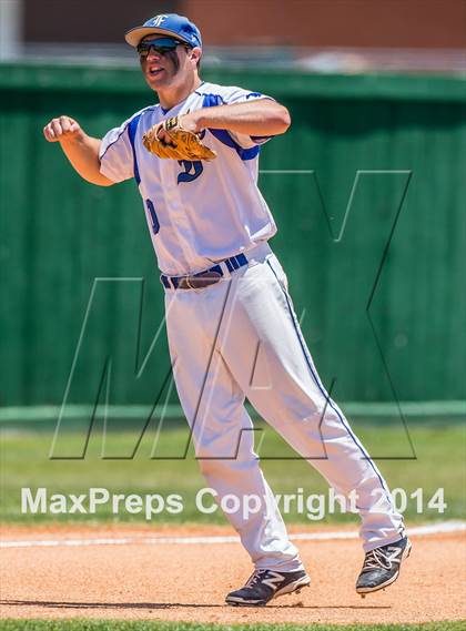 Thumbnail 2 in Santa Fe vs. Friendswood (UIL Region 3 Quarterfinal) photogallery.