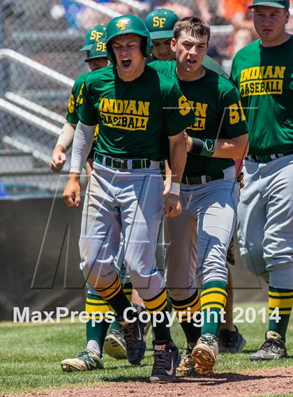 Thumbnail 2 in Santa Fe vs. Friendswood (UIL Region 3 Quarterfinal) photogallery.