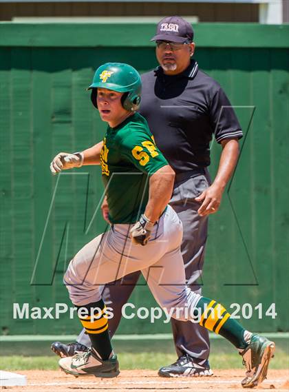 Thumbnail 1 in Santa Fe vs. Friendswood (UIL Region 3 Quarterfinal) photogallery.