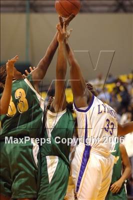 Thumbnail 3 in Lynwood vs Long Beach Poly (SS D1AA Final) photogallery.
