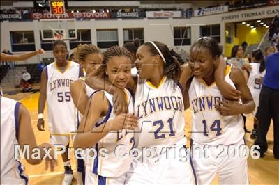Thumbnail 2 in Lynwood vs Long Beach Poly (SS D1AA Final) photogallery.