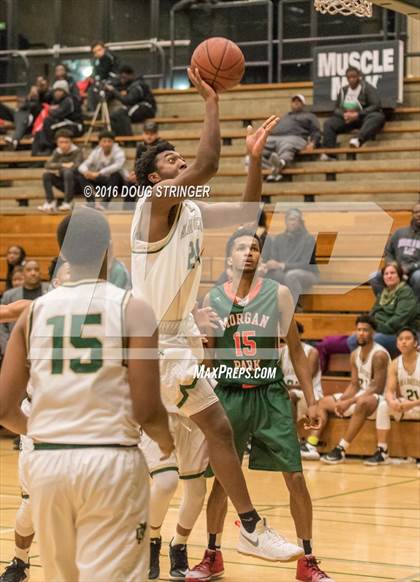 Thumbnail 1 in Morgan Park vs. Moreau Catholic (Oakland Legends Classic) photogallery.