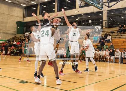 Thumbnail 2 in Morgan Park vs. Moreau Catholic (Oakland Legends Classic) photogallery.