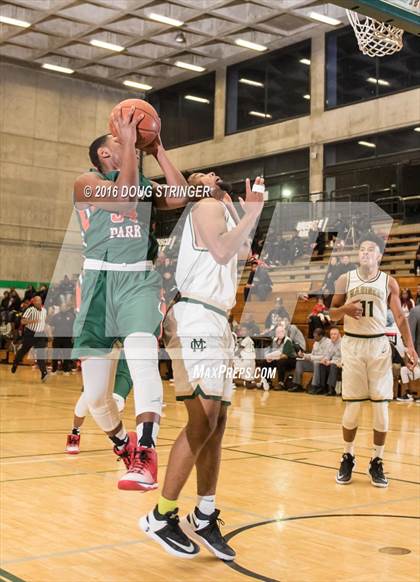 Thumbnail 2 in Morgan Park vs. Moreau Catholic (Oakland Legends Classic) photogallery.