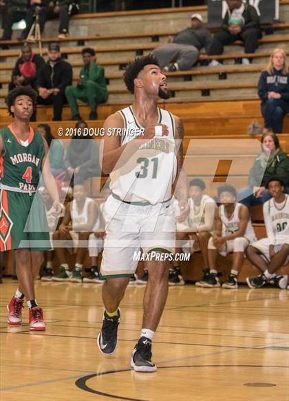 Thumbnail 2 in Morgan Park vs. Moreau Catholic (Oakland Legends Classic) photogallery.