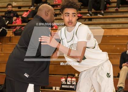 Thumbnail 2 in Morgan Park vs. Moreau Catholic (Oakland Legends Classic) photogallery.
