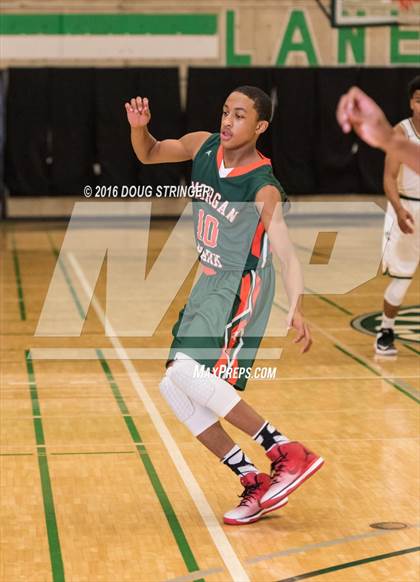 Thumbnail 2 in Morgan Park vs. Moreau Catholic (Oakland Legends Classic) photogallery.