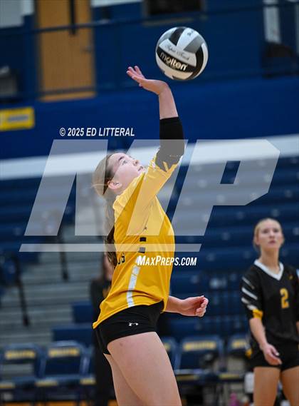 Thumbnail 1 in Lynchburg-Clay vs South Webster (OHSAA DIVISION VI DISTRICT CHAMPIONSHIP) photogallery.