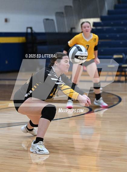 Thumbnail 3 in Lynchburg-Clay vs South Webster (OHSAA DIVISION VI DISTRICT CHAMPIONSHIP) photogallery.