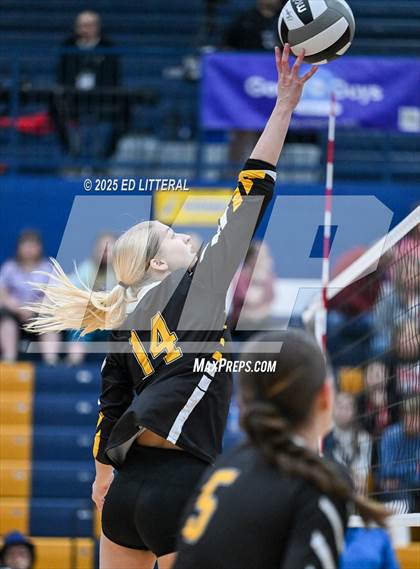 Thumbnail 3 in Lynchburg-Clay vs South Webster (OHSAA DIVISION VI DISTRICT CHAMPIONSHIP) photogallery.