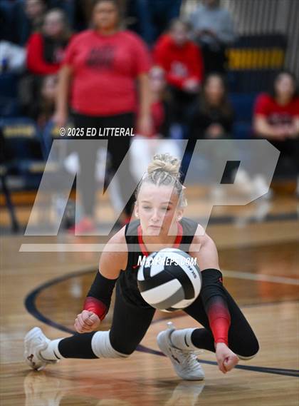 Thumbnail 2 in Lynchburg-Clay vs South Webster (OHSAA DIVISION VI DISTRICT CHAMPIONSHIP) photogallery.