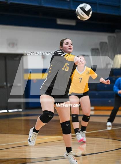 Thumbnail 1 in Lynchburg-Clay vs South Webster (OHSAA DIVISION VI DISTRICT CHAMPIONSHIP) photogallery.