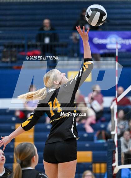 Thumbnail 1 in Lynchburg-Clay vs South Webster (OHSAA DIVISION VI DISTRICT CHAMPIONSHIP) photogallery.