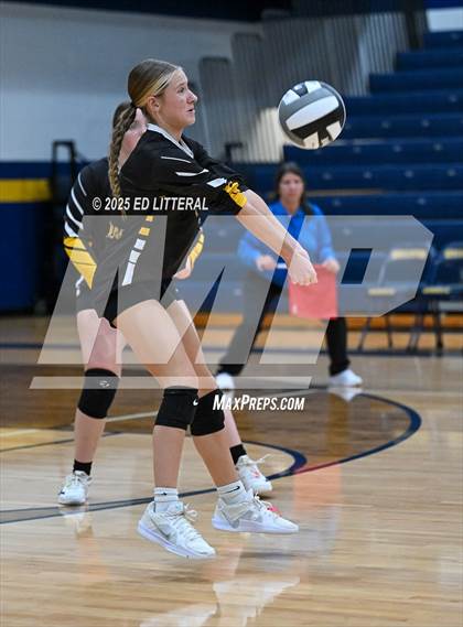 Thumbnail 2 in Lynchburg-Clay vs South Webster (OHSAA DIVISION VI DISTRICT CHAMPIONSHIP) photogallery.