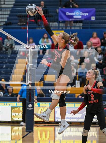 Thumbnail 3 in Lynchburg-Clay vs South Webster (OHSAA DIVISION VI DISTRICT CHAMPIONSHIP) photogallery.