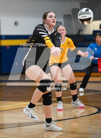 Thumbnail 2 in Lynchburg-Clay vs South Webster (OHSAA DIVISION VI DISTRICT CHAMPIONSHIP) photogallery.